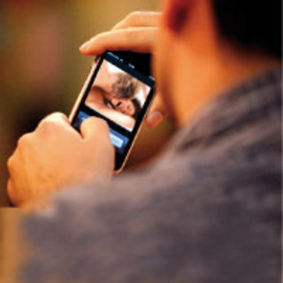 Love, relationship & technology: El 60% de los españoles utiliza su móvil para compartir contenido sexual